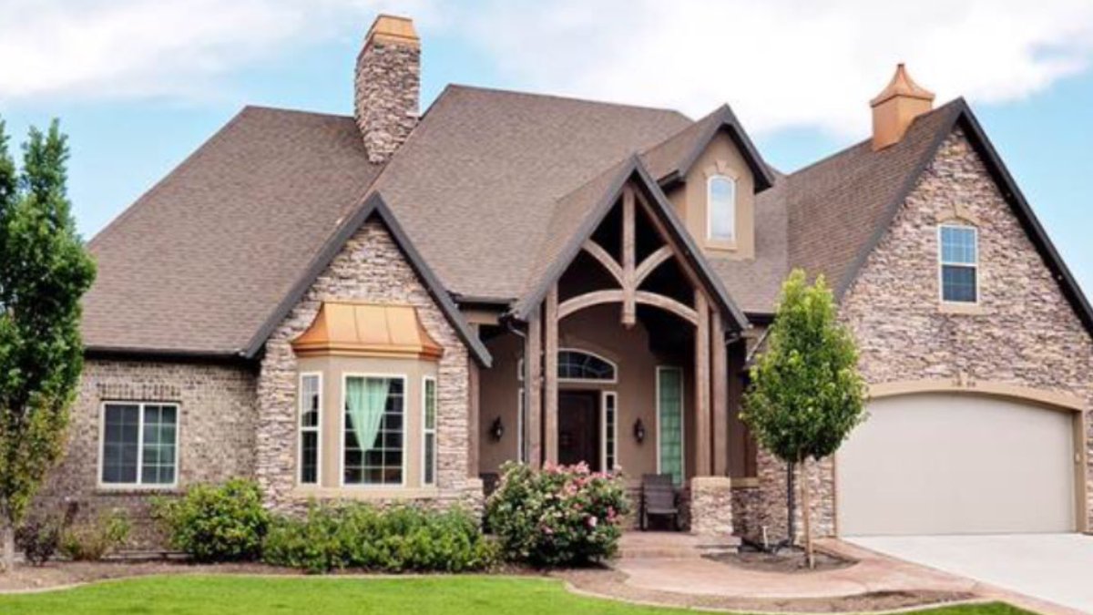 kennysperry's tweet photo. Just contracted this stunning full lake view home! The market is moving. If you are in the market give us a call! https://t.co/AW21MB5qZG