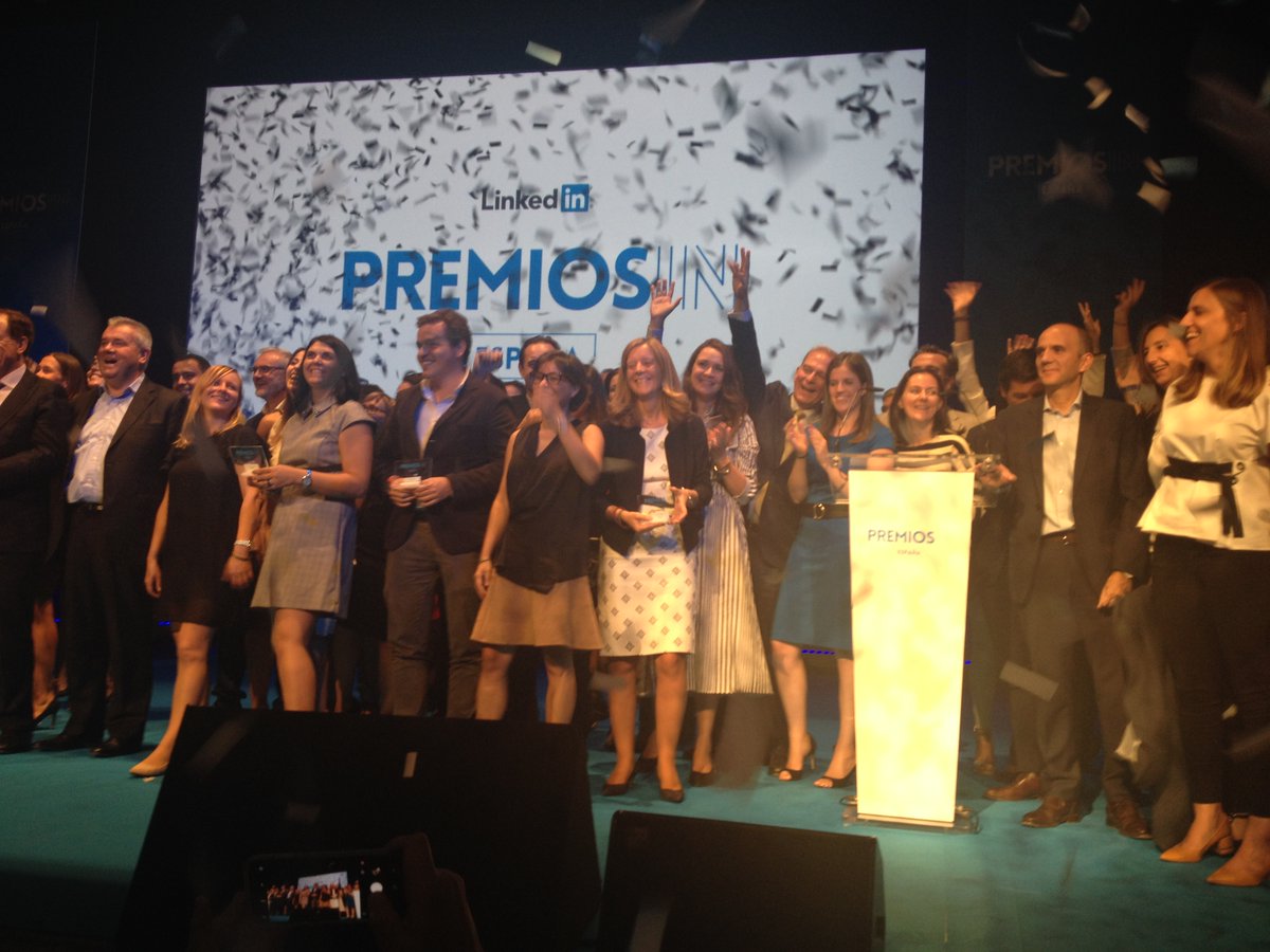 A tope de emoción y ganas, <a href="/everis/">김영록</a> se alza también con el premio mejor #marca #empleadora #premiosIn @LinkedInES bit.ly/2yJhnvw