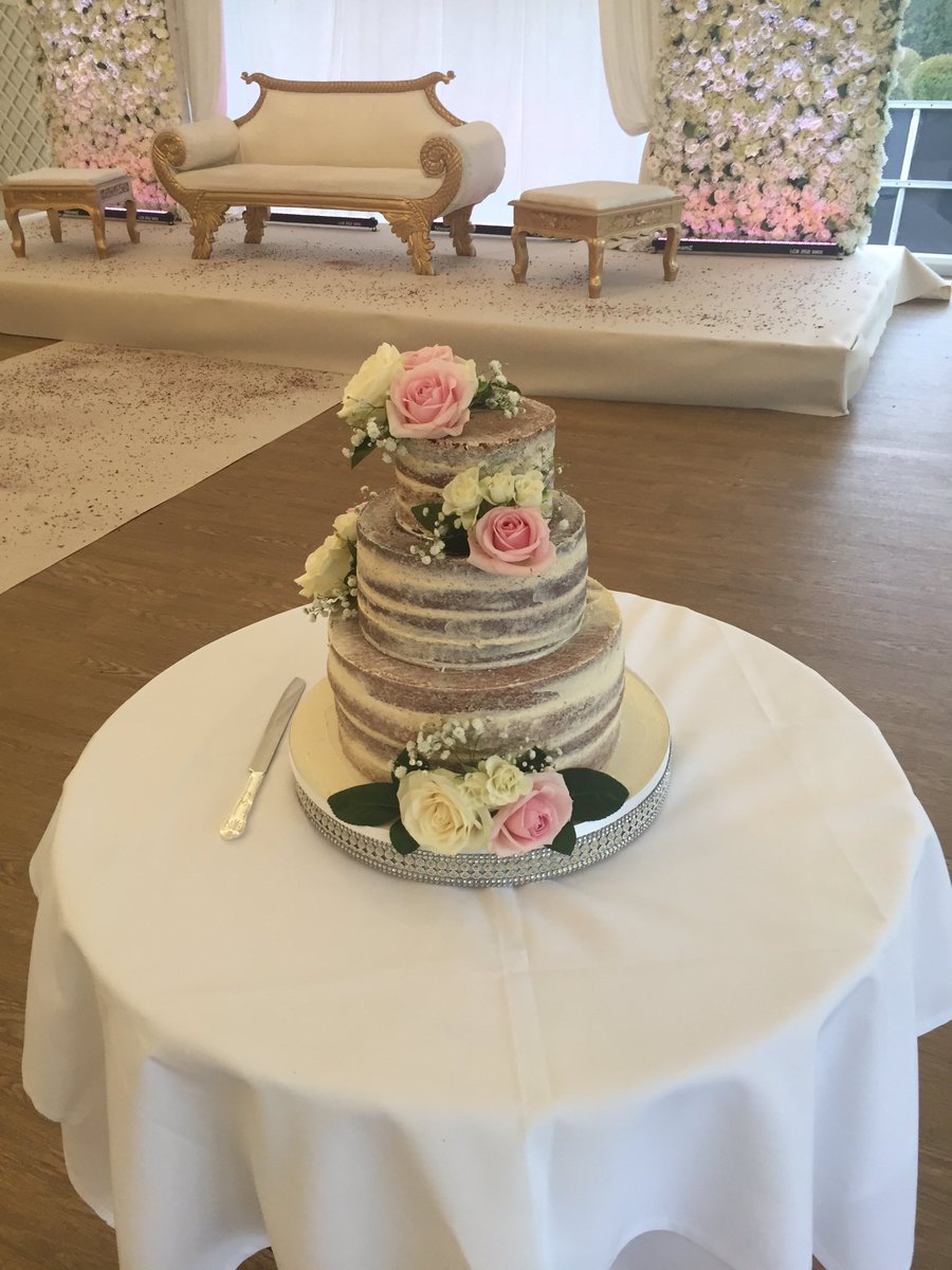 Stunning venue tonight! Partying with our newly weds till midnight. #MobileDJ #Essex