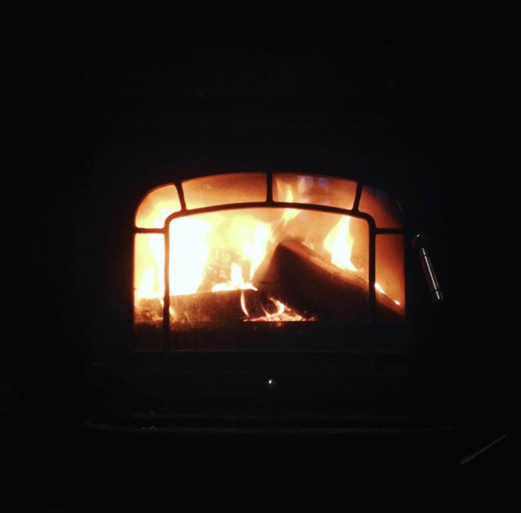 TheBoathouseFal's tweet photo. Thursday is #musselnight at #TheBoathouse 🔥 Come and pick from 3 of our flavours and cosy up by the fire! #Cornwall #mealdeals #seafood https://t.co/wAfQ34mNtp