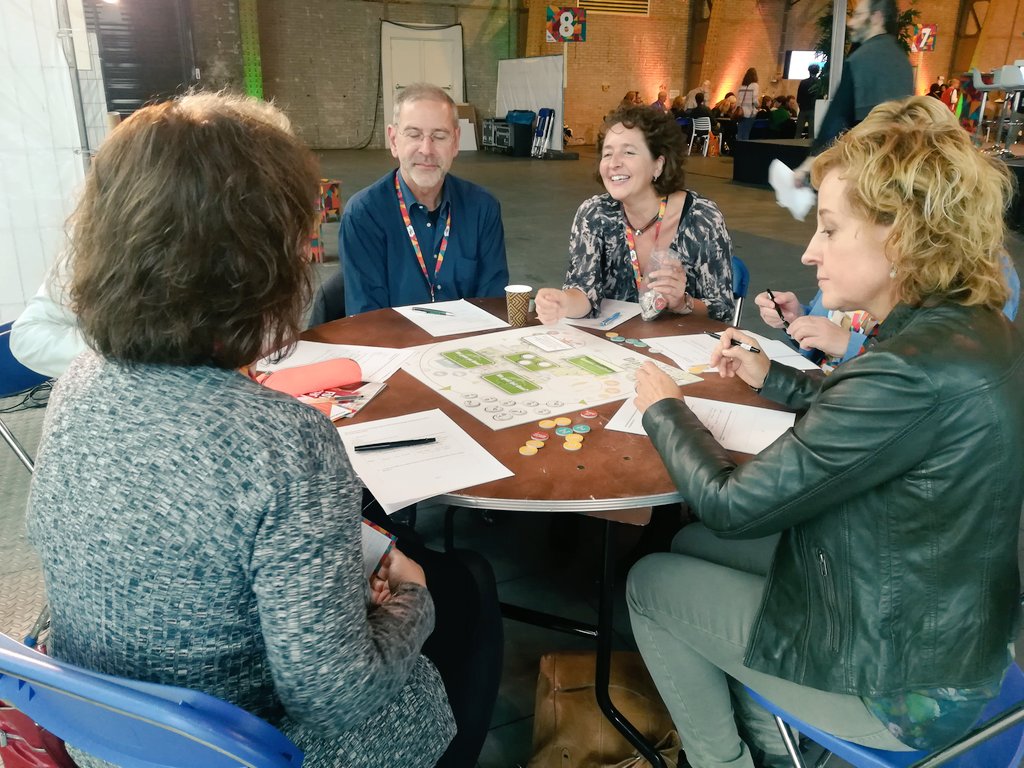 <a href="/DearFutureTB/">Dear Future</a> eennalaatstedag #dearfuture #socialeveerkracht #livinglab  Veel mooooi programma vandaag 'van isolement naar sociaal cement'