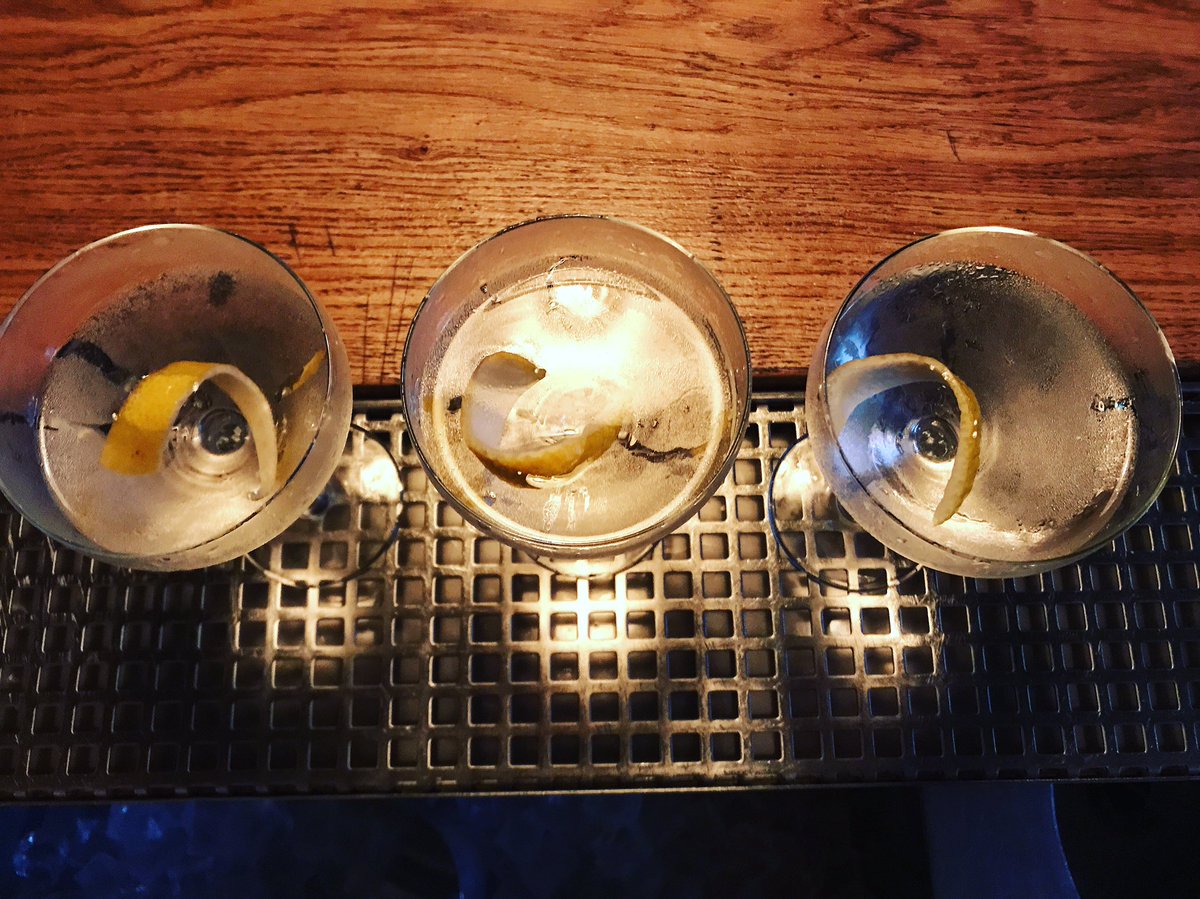 When <a href="/sipsmith/">Sipsmith Gin</a> waves to <a href="/NoillyPrat/">Noilly Prat</a> and kisses lemon oil on the cheek 🍋 😘🍸