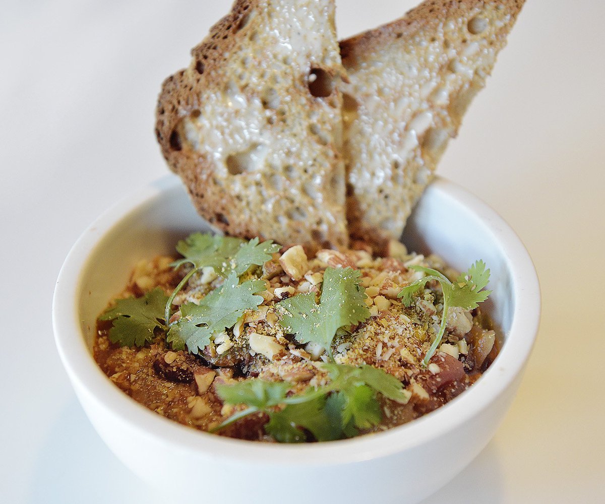It's a great afternoon for a delicious bowl of our homemade Tempeh Chili! Get a bowl until 8:30 tonight! #goodeats #burlon #hamont
