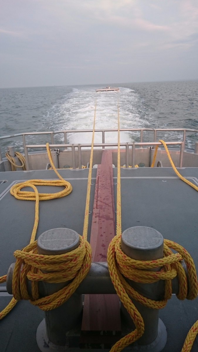 Momenteel is de #Runner met het nieuwe #ponton onderweg van #Lauwersoog naar #Ameland. Nieuwe ligplaats #VeltmanMarineService