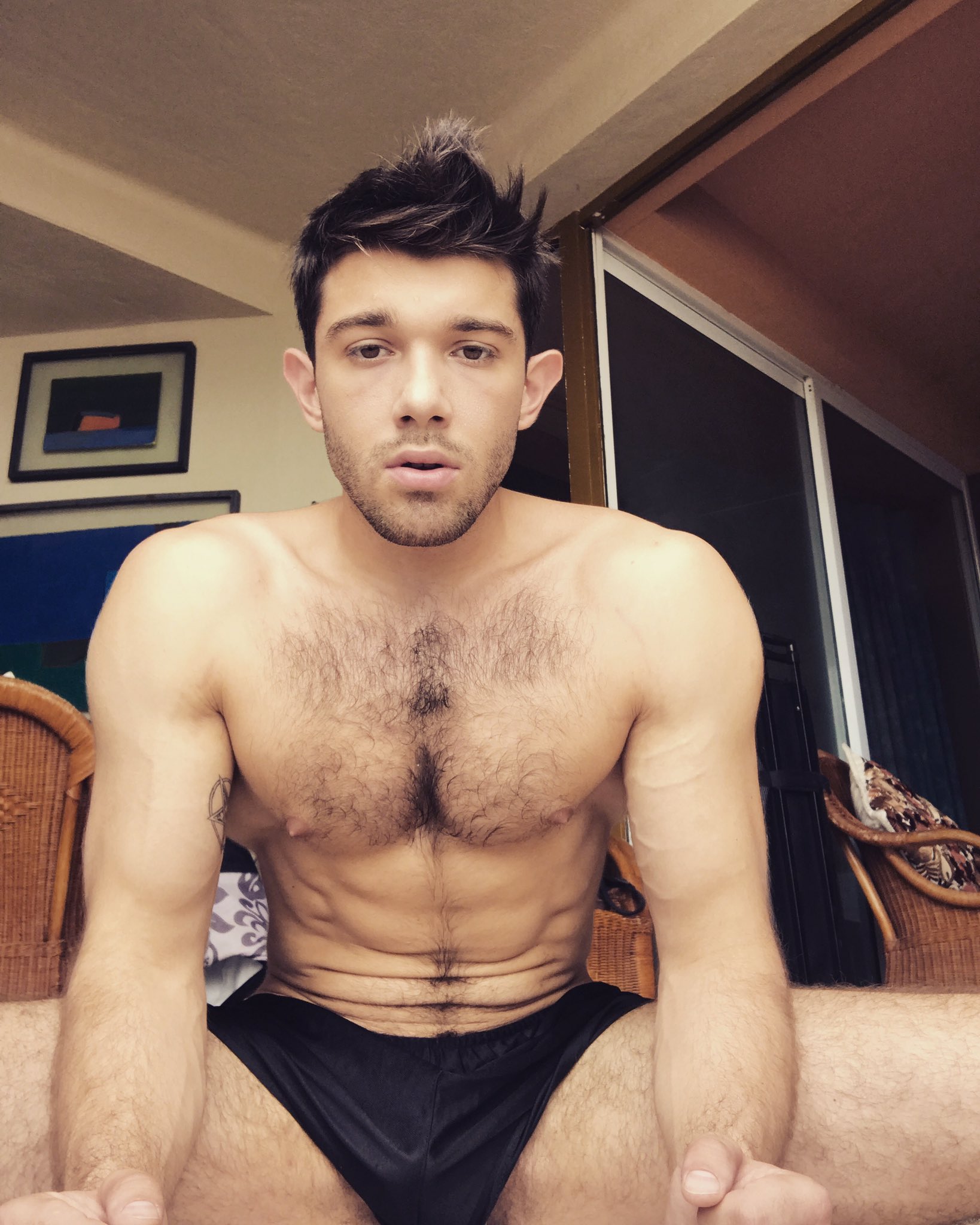 Stretching btw sets w @ManoMartinez @LucasEnt @QueerMeNow @theQueerPig @BenBatemenXXX #lucasmen #queermenow