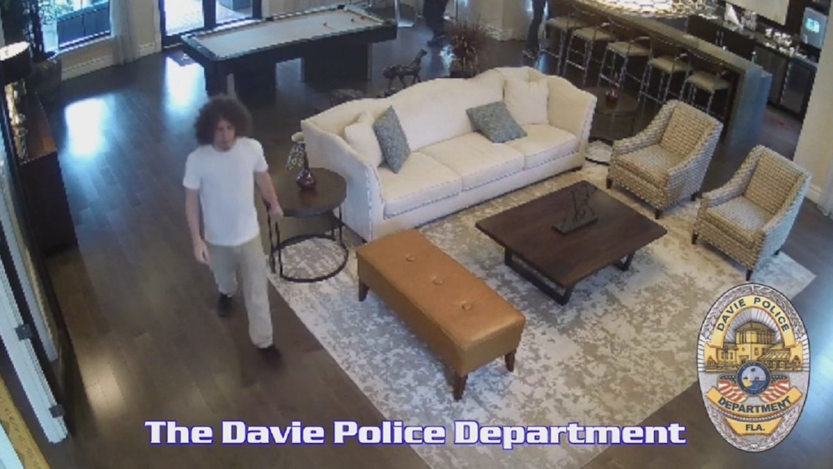 Police seek man who struck teen in face, head with pool cue bit.ly/2k68OYE?utm_me… https://t.co/ZoFgEgUc67