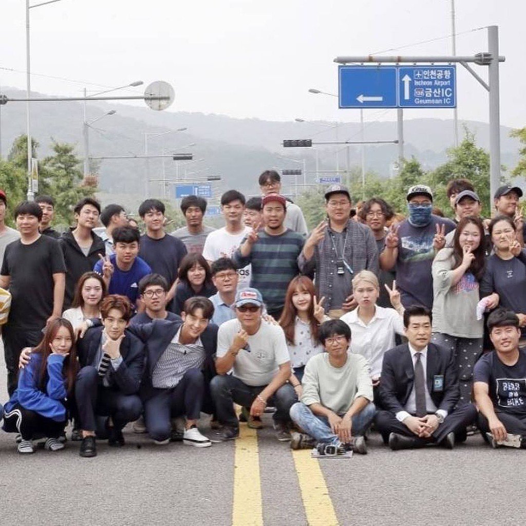 DK1ceNIVAAAZZtP.jpg:large