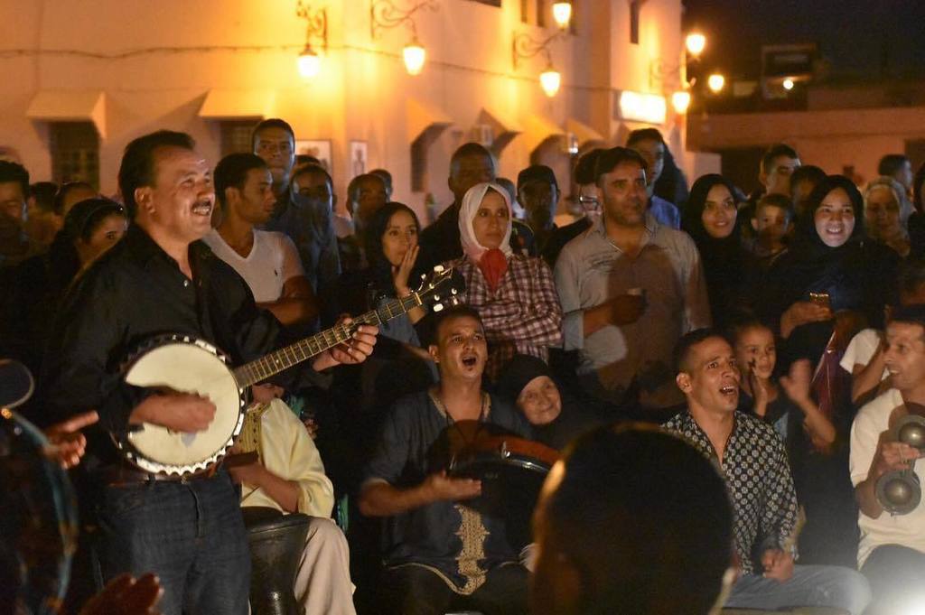 tahsinates's tweet photo. Street singers in Marrakech /Morocco 🇲🇦 🕺💃🎻🎺
#traveller #love #wonderful_places #ourplanetdaily #theglobewanderer #earthofficial #welivetoe… https://t.co/fuY1ngbtkN