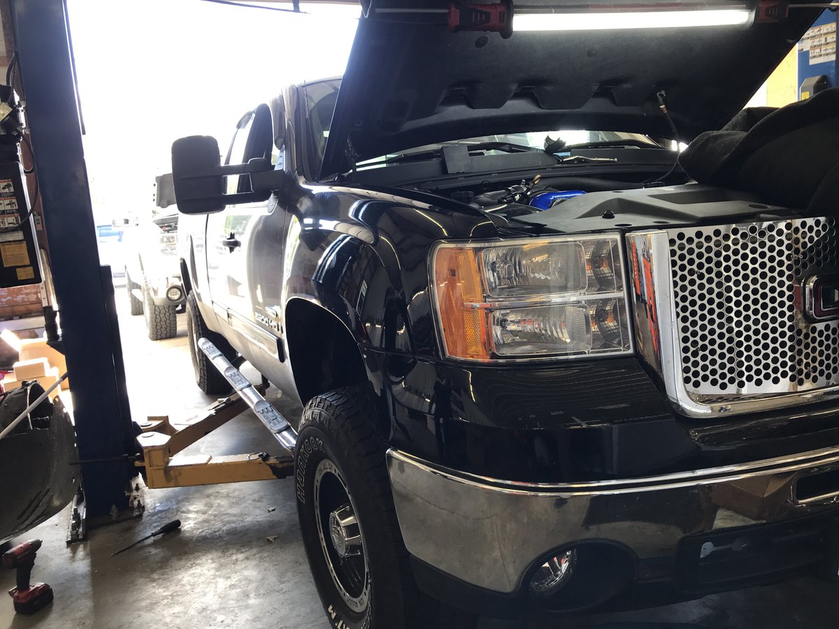lockeautodiesel's tweet photo. 2007 #lmm with only 55,000 miles in for #hsp y-bridge and intercooler piping and #sbfilters #jamo exhaust and titanium #fassfuelsystem. https://t.co/yY8J8xKksJ