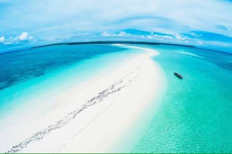 Ayusallatalohy's tweet photo. Hellaw Guys , this is One Of many Place in kei Island , If you don't know you can search in google the most hidden paradise kei island😊🌴 https://t.co/t5CTgT5nMP