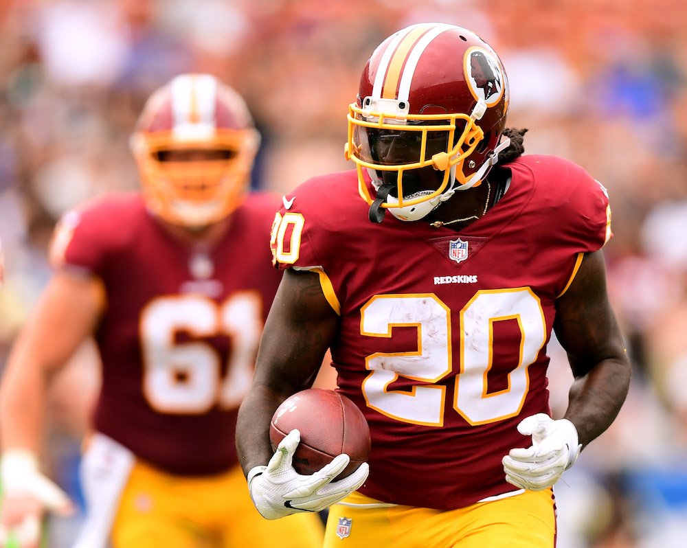 BleacherReport's tweet image. Random act of kindness:

Washington RBs @Fatrob32 and @Truthh4 bought a kid an Xbox One for his birthday ✊ ble.ac/2xGwxli