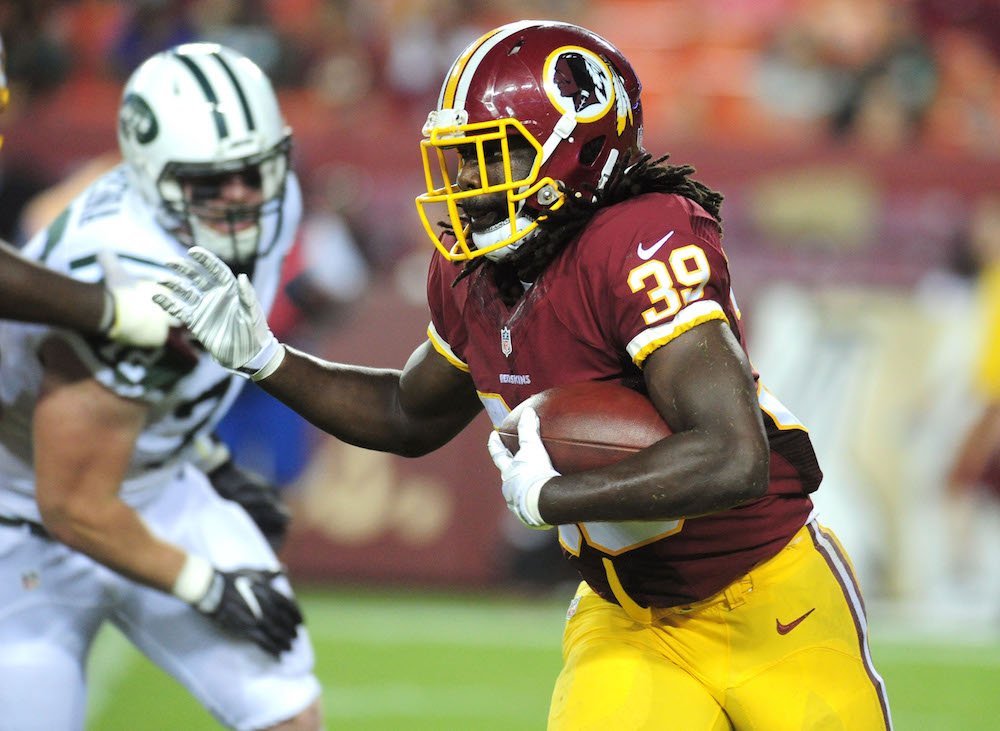 BleacherReport's tweet image. Random act of kindness:

Washington RBs @Fatrob32 and @Truthh4 bought a kid an Xbox One for his birthday ✊ ble.ac/2xGwxli