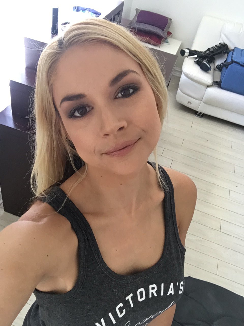 Tw Pornstars Sarah Vandella Twitter Kisses From Set 7 48 Pm