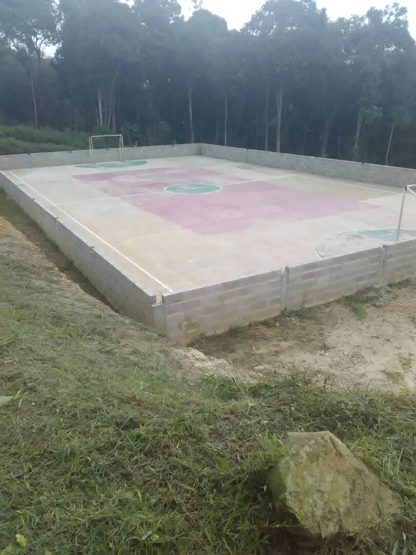 AlcaldiaCT's tweet photo. @AlcaldiaCT Realizando mantenimiento en la cancha La Lagunita https://t.co/RmkFDnzD7H