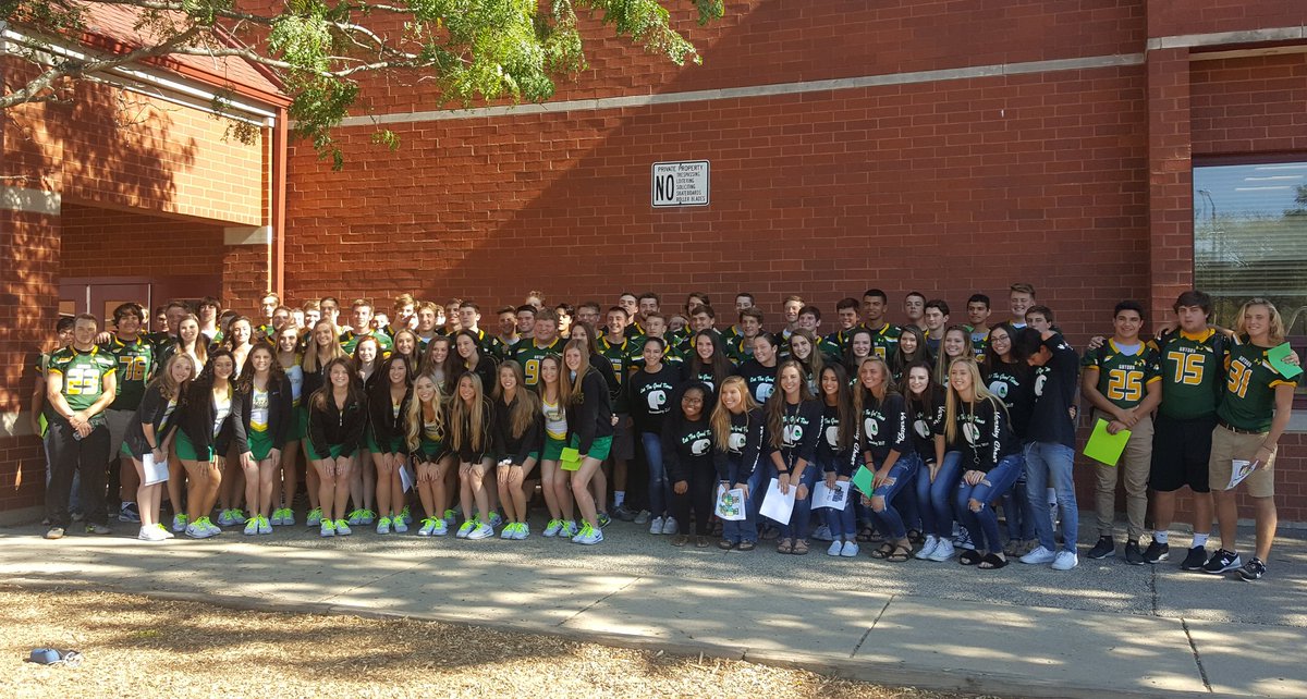 CLSChem's tweet image. Gator Football, Poms, and Cheer reading at Indian Praire. #CLSEngaged #GoGators #GreenFishGoldFish