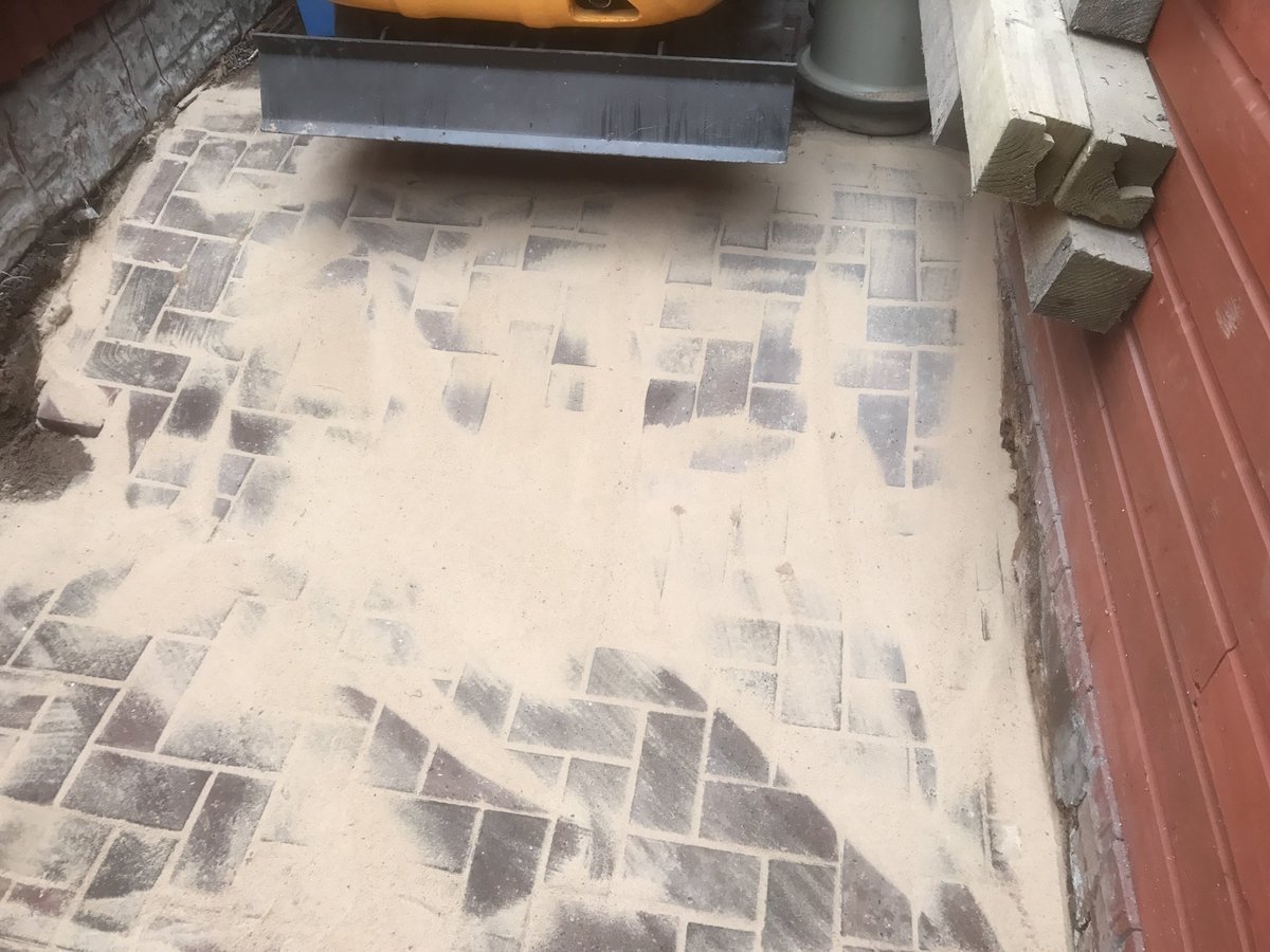 GeoffsServices's tweet photo. Geoff’s maintenance also offers a wide range of jobs such as decking fencing painting and decorating etc pm me or I can send my number https://t.co/Pw5PvTzTJv
