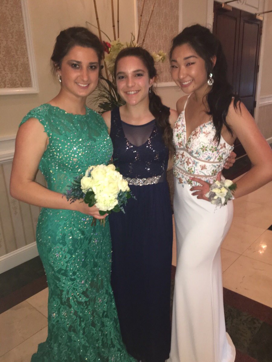 lexiciccone_'s tweet photo. Hbd pretty miss you sm hope u have the best day ❤🎉 @alex_zecca https://t.co/sc8l7rQ9f7