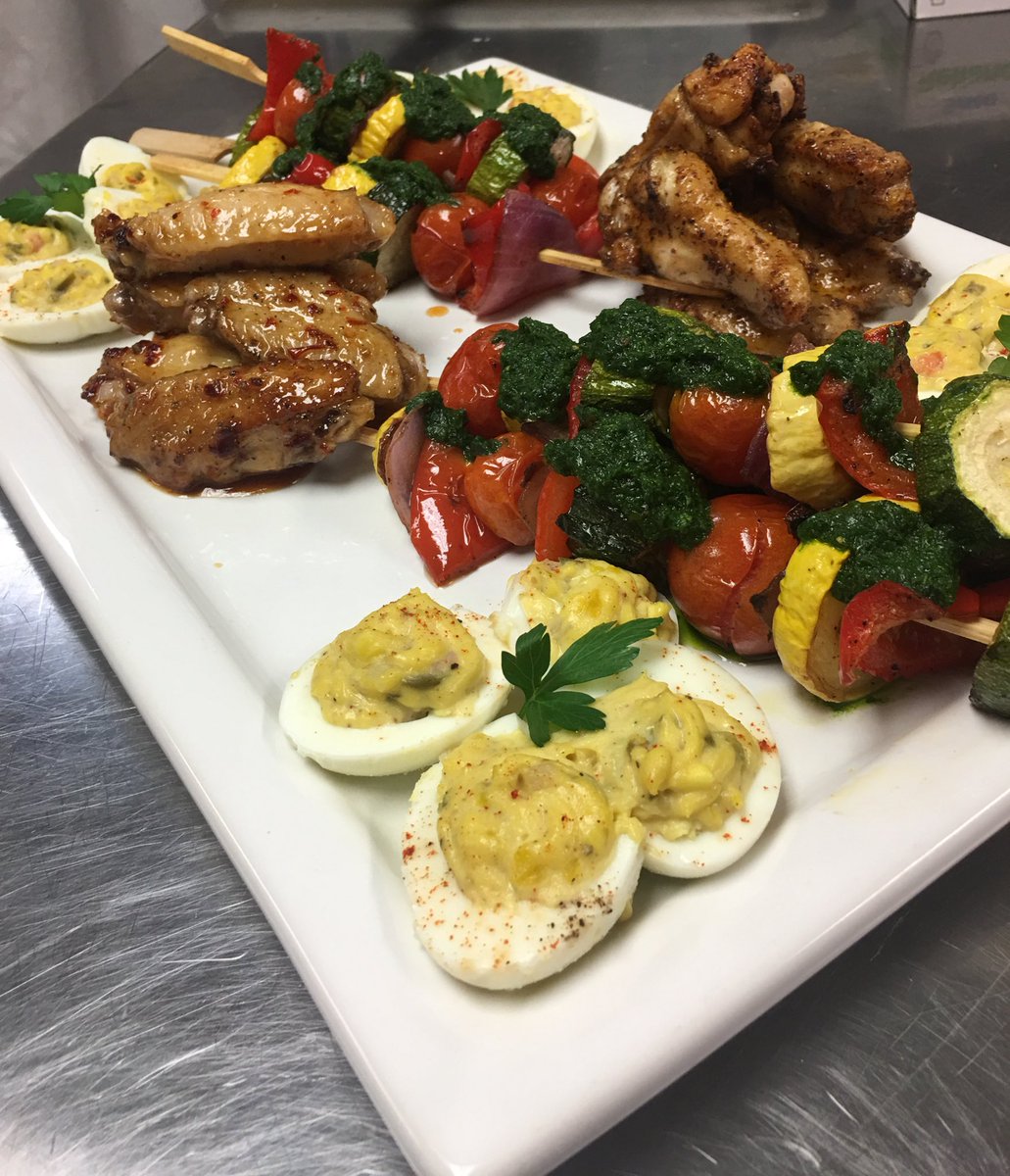 IcingCookies's tweet image. And THAT is a tailgate plate! Call us today to get in on a private cooking class for you and your friends and we'll be sure to Wow your tastebuds! #eat #cook #birmingham #homewood