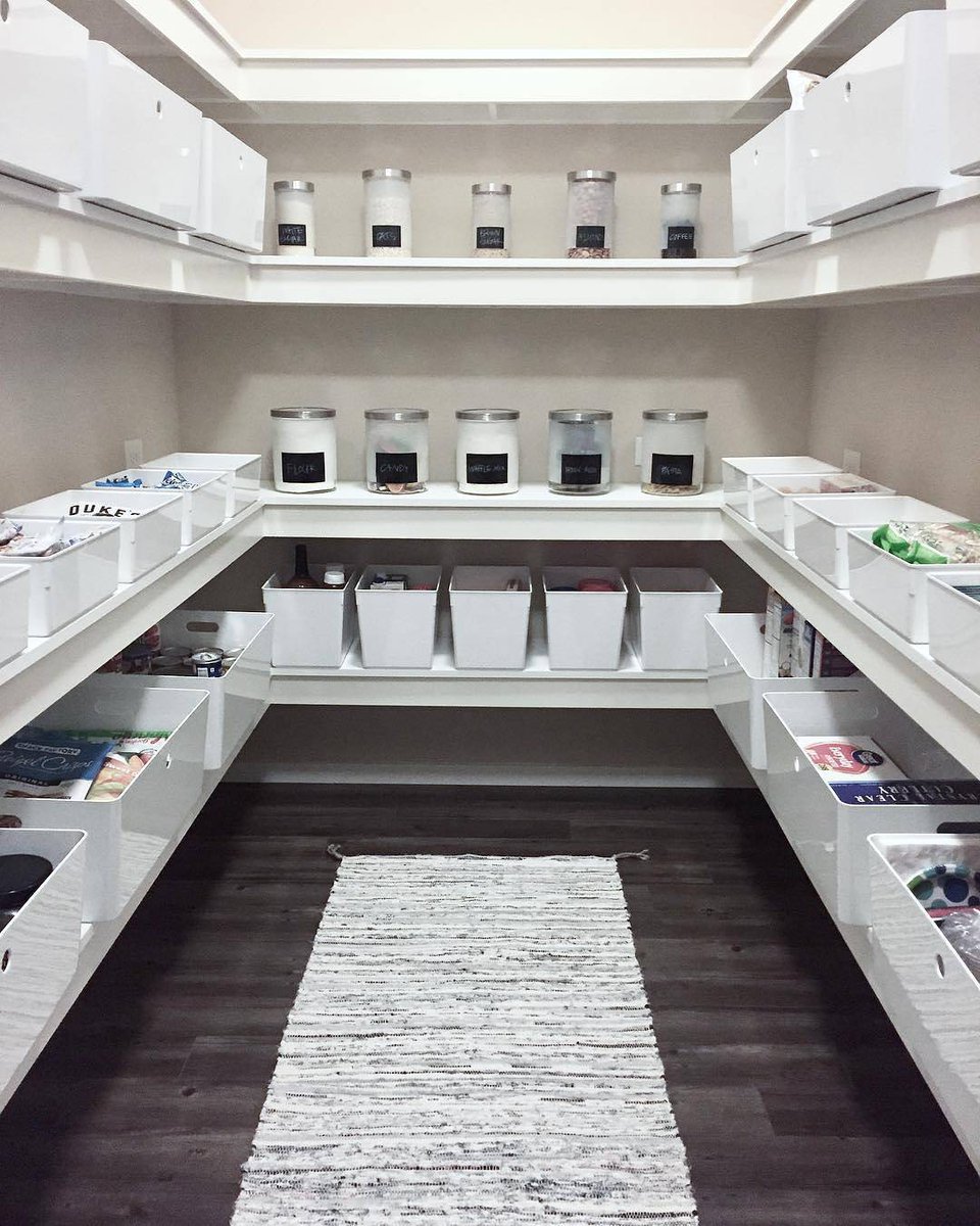 mainvuehomes's tweet image. In love w/ missioncompletion&apos;s thoughtful reorg of her spacious #MainVue Butler&apos;s #Pantry! What&apos;s at the top of your #fall refresh list?