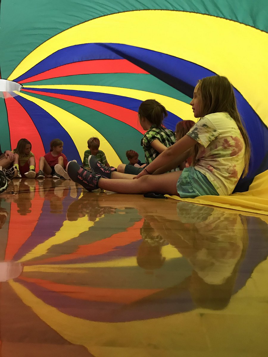 Stephan65623391's tweet photo. @MsKmathSHS Parachute in gym is so Awesome. 3rd and 4th grade were camping out! https://t.co/nj0JZK8hYp