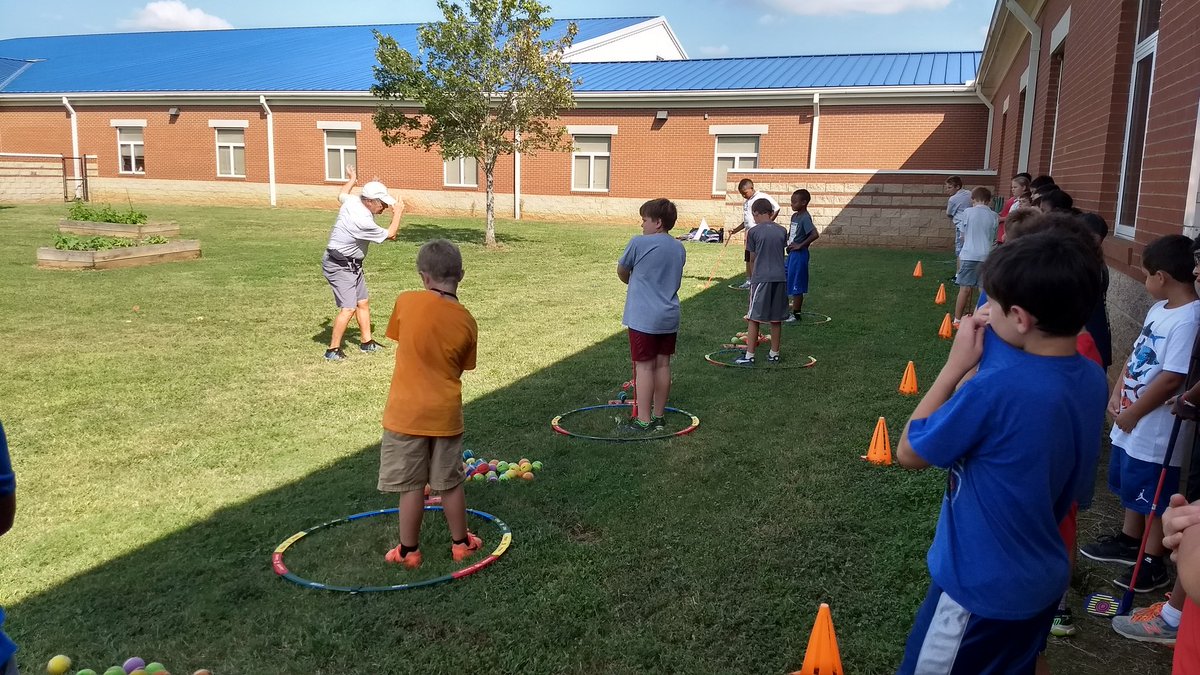 smpettey's tweet photo. Great session with "Coach Gary" from @CCHuntsville for the @LegacyElement Golf Club #SNAG #StartingNewAtGolf https://t.co/Ifjs7ySYVg