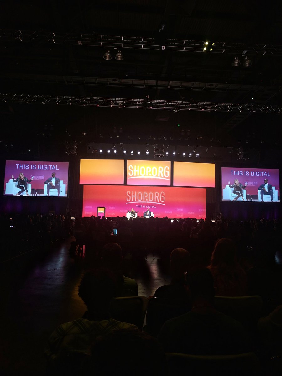 whattheEck's tweet photo. Kobe! Amazing athlete, father and, apparently, writer #shoporg2017 #kobe #lakers #losangeles https://t.co/FaN1NBUZv5