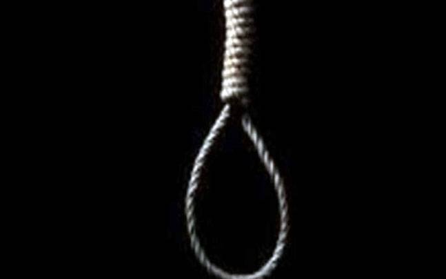 news24tvchannel's tweet photo. Bengal teenager hangs self for not getting money for new clothes #Bengalteenager #Hangsself #Newclothes https://t.co/8aBVuW0cP3 https://t.co/7ccywD4w6w