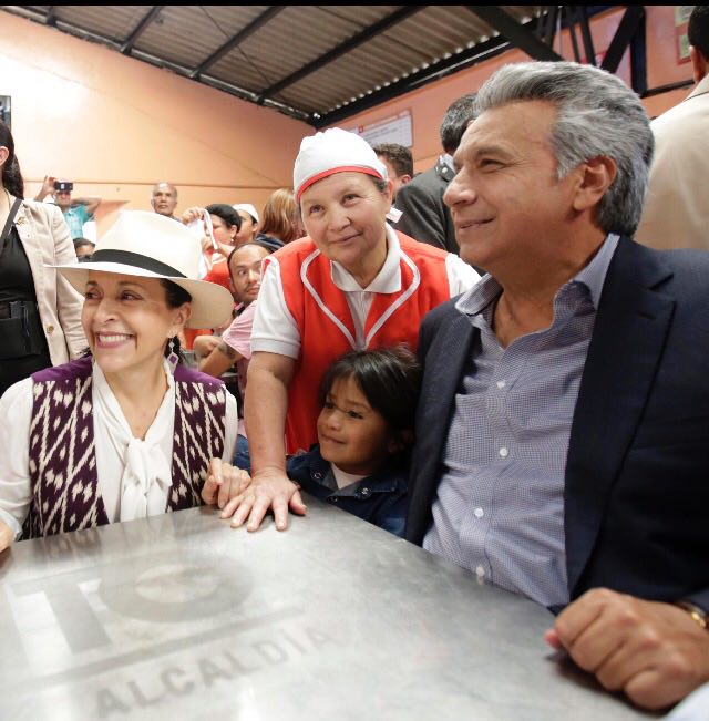 Lenin's tweet photo. Almorzar en el Mercado de Carapungo es disfrutar de los sabores tradicionales de Ecuador y recibir el cariño y aprecio de la gente. https://t.co/nJBjeC8GgP