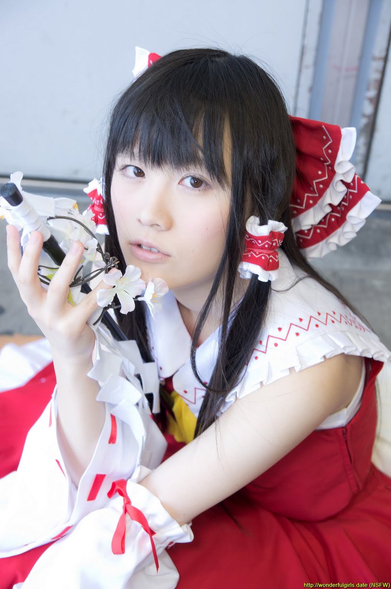 cosplay_touhou's tweet photo. #Blouse #Cosplay #DetachedSleeves #Gohei #HairTies #Hairbow #HakureiReimu #Miko #Popuri https://t.co/IdRwYSXnDG