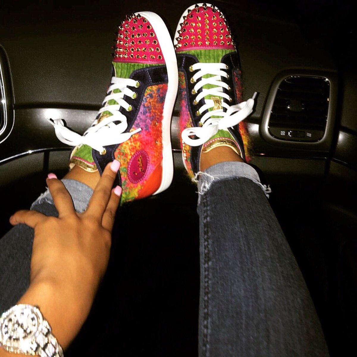 Comparison is the thief of joy! #thursdaynightlook #louboutinsneakers #louboutin #networkinginstyle #thursdaynights #thirstythursday🍺