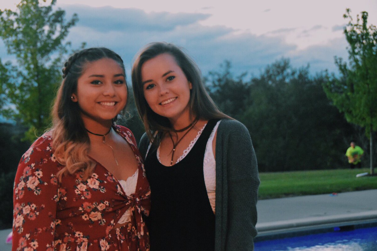lulualexanderr's tweet photo. happy birthday to my fellow girll scout &amp; piranha @childishrobinoo hope u had a great day💘💥 https://t.co/UoqyVWq3pg