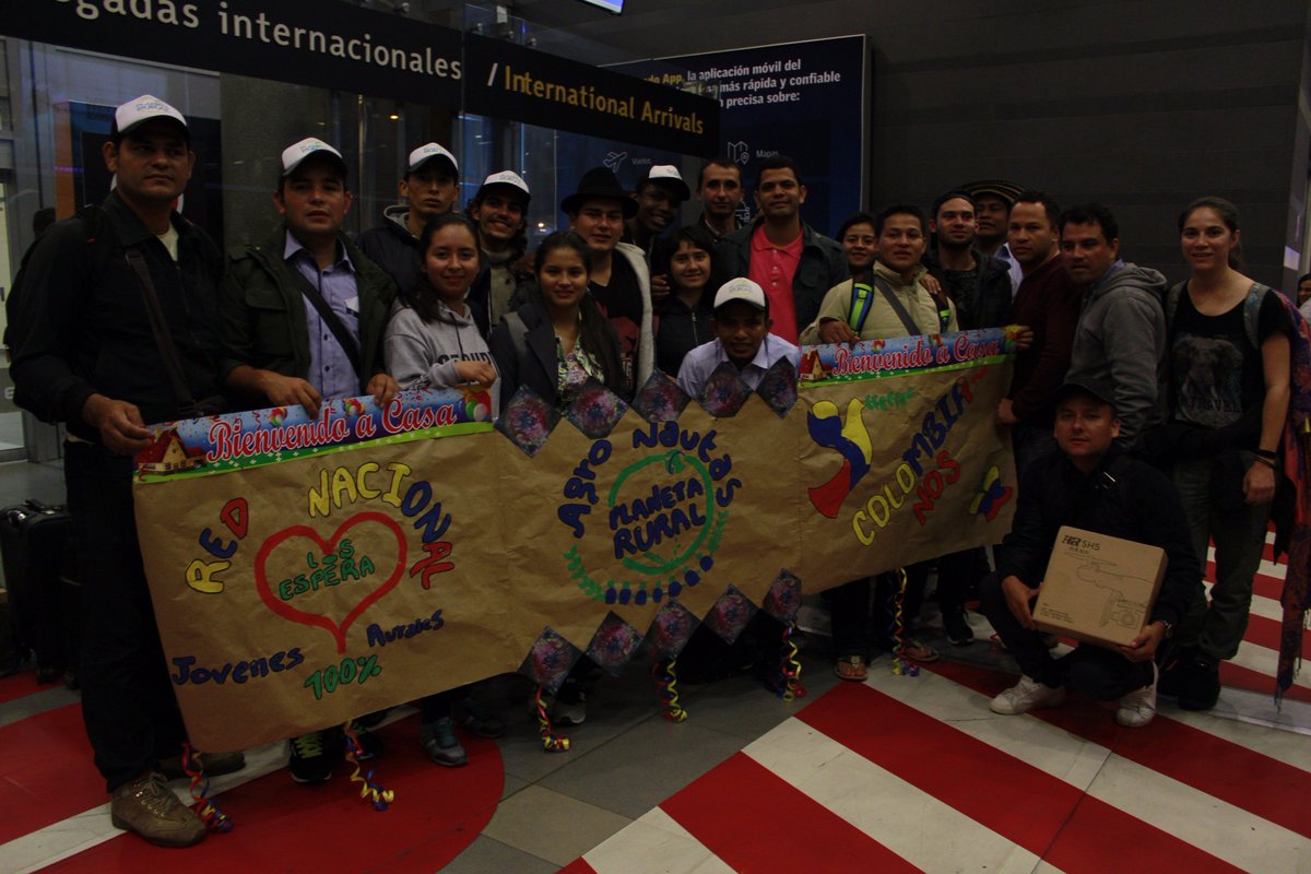 Planeta_Rural's tweet photo. Llegaron de China los #Agronautas listos para implementar tecnología q el campo de Colombia necesita y ser competitivo! Gracias @APCColombia https://t.co/q3BEvQxKZK