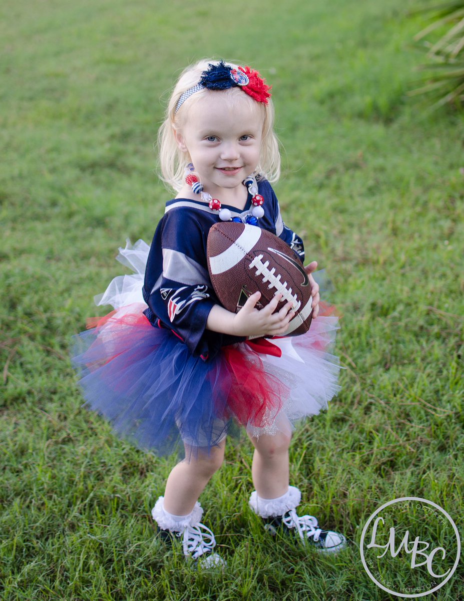 LetMeBeCandid's tweet photo. Sassiest little Pats fan around! @TomBrady12_EP @Patriots #ellaruth #letmebecandidphotography #letmebecandidphotographybytracyhouston https://t.co/SE2tcWLVmT