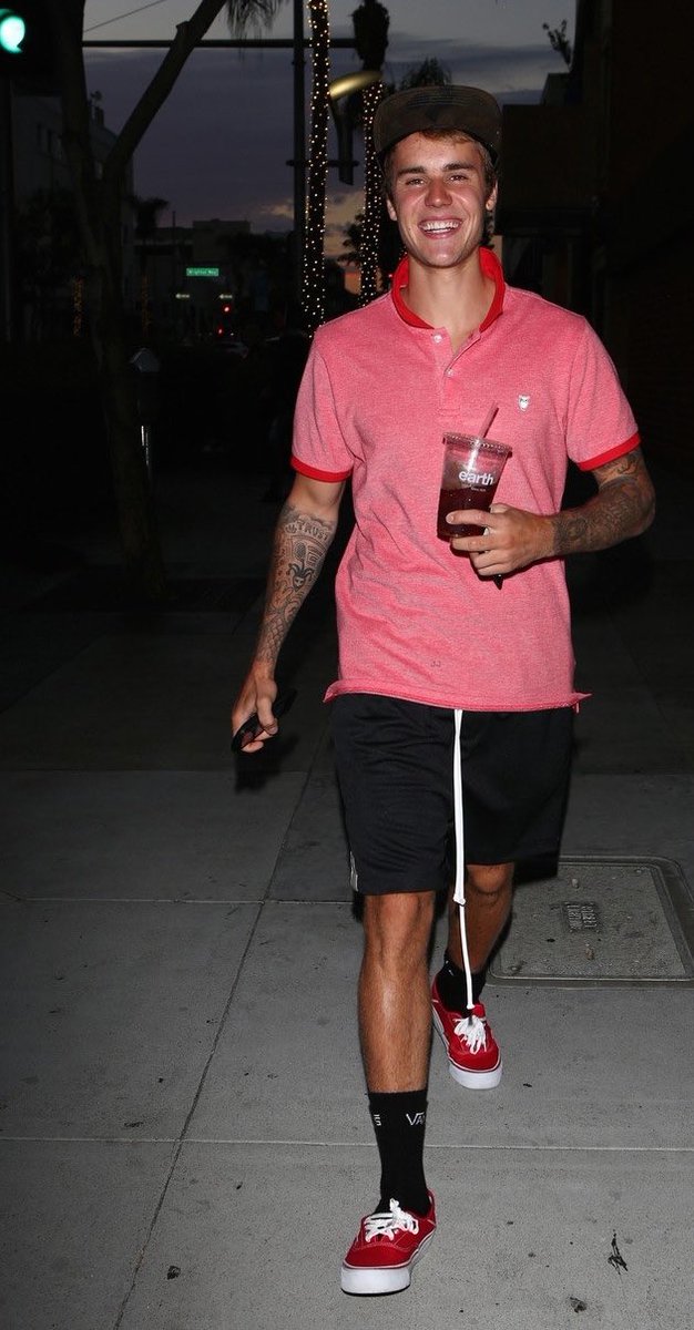 UpscaleHype's tweet photo. .@JustinBieber is all smiles in a #KnowledgeCotton shirt, @danielpatrick_ shorts & @AlyxStudio x @VANS_66 sneakers https://t.co/kVOjcVl9gc https://t.co/MRyqAn3yg8