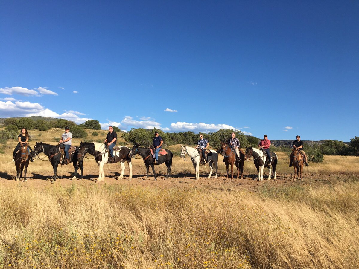 4jerryb44's tweet photo. Now this is Team Building!@ShannonLasVegas @MooneyKatie @diamondresorts @GatlinburgOPCs @TheVacationDR @bscotthart https://t.co/dkRu60OhB3