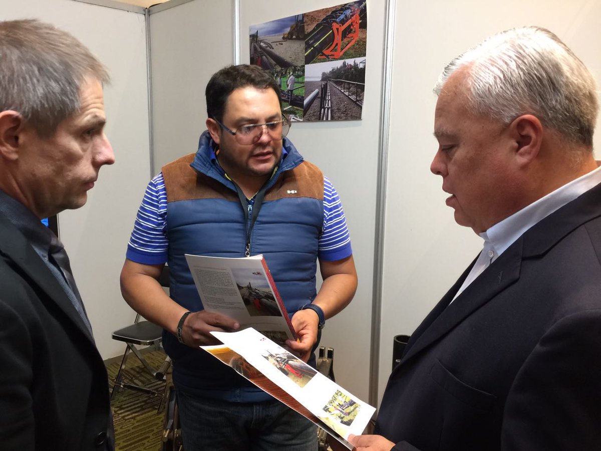 Conapesca's tweet photo. #Agenda Recorre el comisionado la exposición comercial de #FIACUI 2017 con más de 100 empresas de productos y servicios de acuacultura. https://t.co/DF2csXbNgR