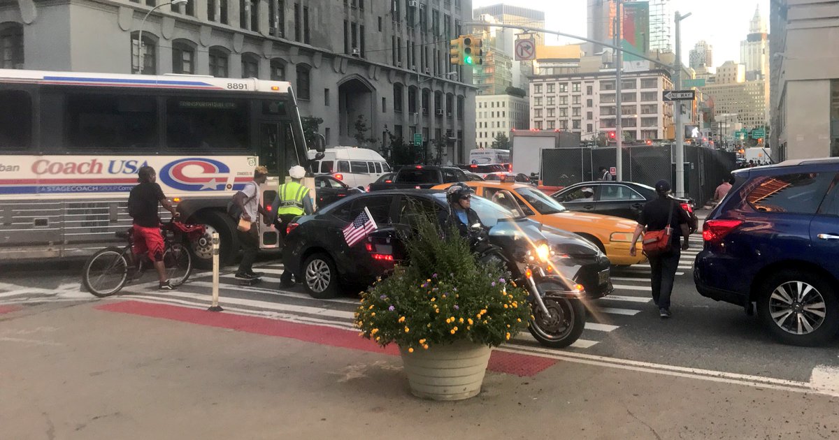 pekochel's tweet image. At a potluck for @TheDesignTrust observing FTY after #FailureToYield.  Holland tunnel traffic calming needed for blocks! 👎🏾@CM_MargaretChin