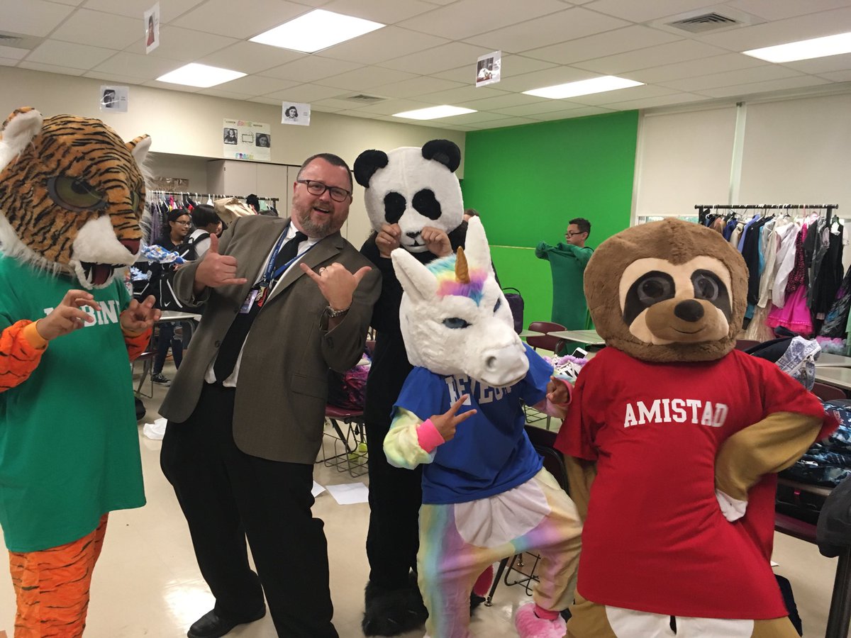 gregkeelen's tweet photo. The RLC House mascots have arrived! #reveure #amistad #altruismo #isbindi #RLC https://t.co/UpBzWn5fHn