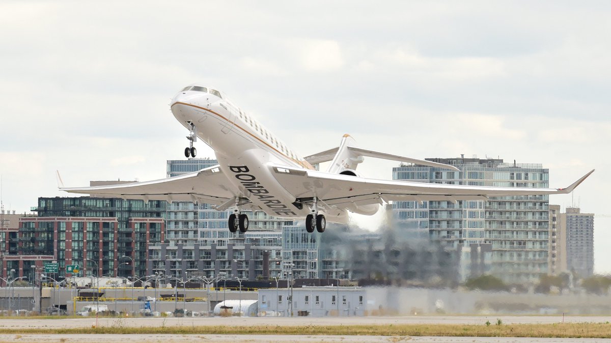 bombardierjets's tweet photo. Global 7000 FTV4 – the first to be painted and have a cabin interior – successfully completed its maiden flight today! https://t.co/v13oQAdmGO