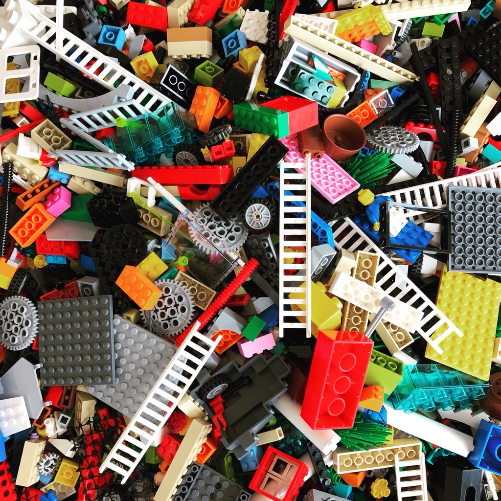 LeahPooley's tweet photo. Use your hands and open up different parts of your mind. #unlockyourinnerchild with #LegoSeriousPlay @inspire9 https://t.co/HxsNdyrIYx