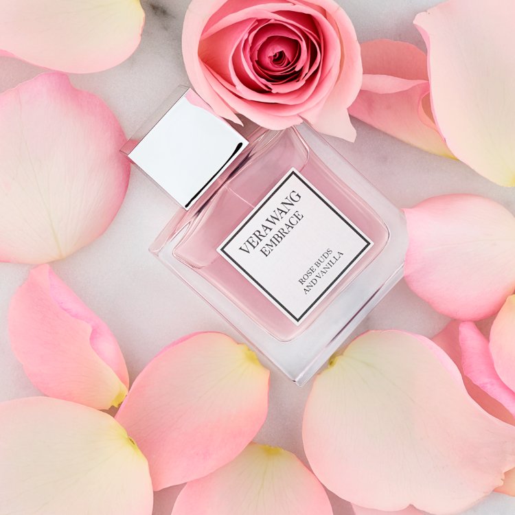 CathyGeekChic's tweet photo. @Influenster @VeraWangGang  #VWEmbracexInfluenster #ShimmerVIP #Complimentary #Contest https://t.co/pjVrSfng8L