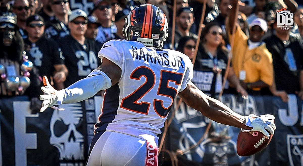 Broncos's tweet photo. There's nothing quite like the #OAKvsDEN rivalry.

#TBT 📸's » https://t.co/C0MWKV2Fz3 

#BeatTheRaiders https://t.co/rWy5tevIwN