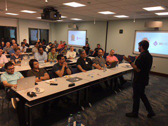 clintkitson's tweet image. Listening to @quityourjoshing talk to the FL container meetup about #rexray and #containerstorageinterface