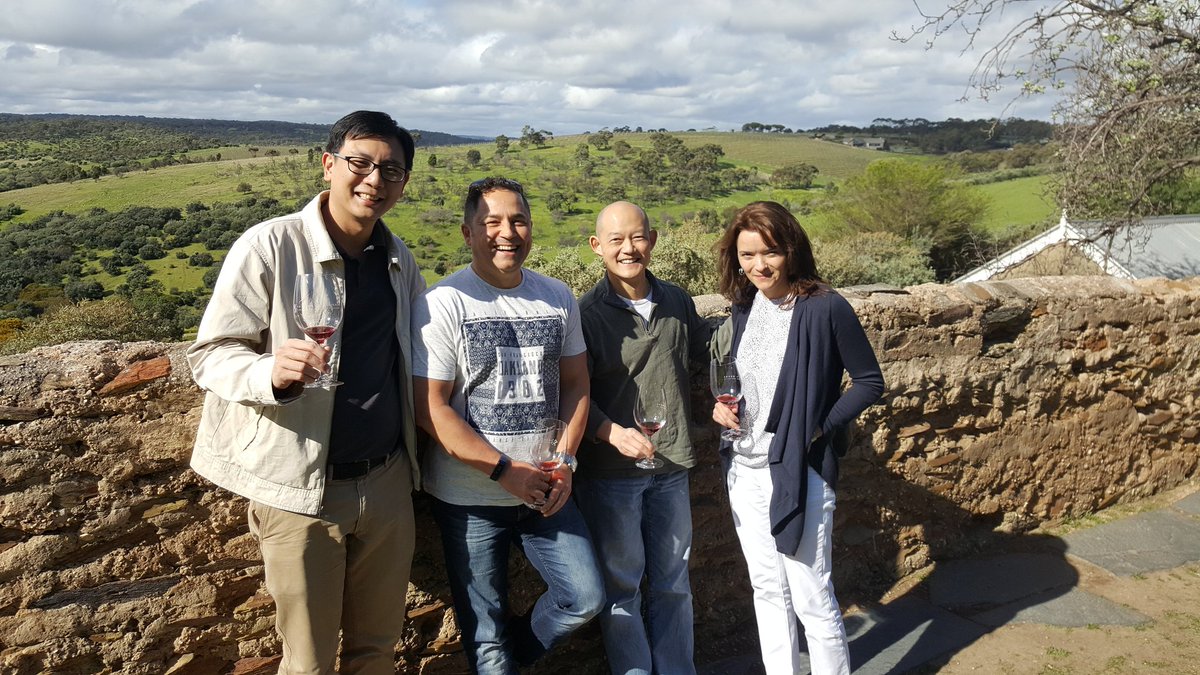 Figlegend's tweet photo. Great wine tasting exp. at awesome S Aussie vineyards with @steve_djo @KimInSingapore @swaine_chen !! #BacPath14 https://t.co/3vM9WLFm0v