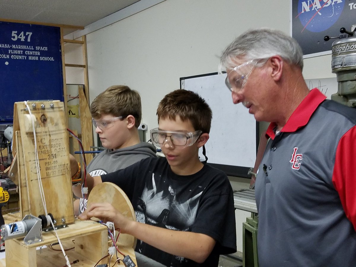 onelcrobotics's tweet photo. Coach Bell checking on #OneLCRobotics progress! #OneLC LincolnCountyHighSchool #LincolnCountySchools https://t.co/XjMw5darcu