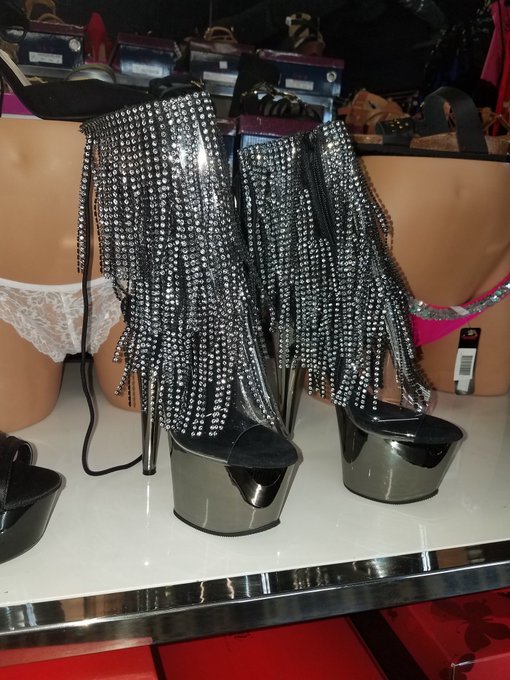 Ok.. I NEED THESE! Size 8 Pleasers. Please send ASAP! Having a shoe withdrawal... https://t.co/FG58fWdcNz<a href="/tag/fetish"class="tags"><span>#fetish</span></a><a href="/tag/pampering"class="tags"><span>#pampering</span></a><a href="/tag/femalemuscle"class="tags"><span>#femalemuscle</span></a>