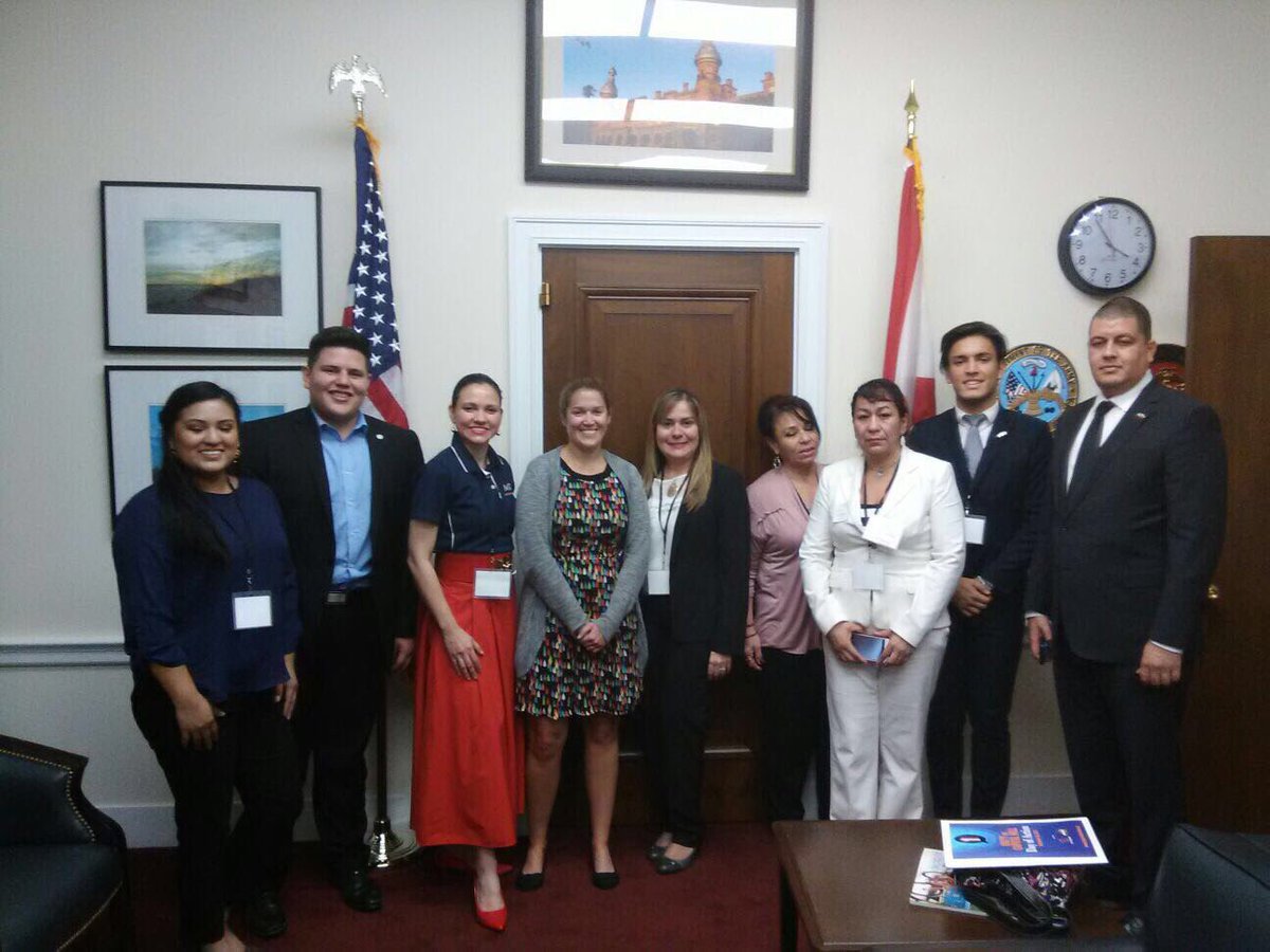 MIRAUSAOficial's tweet photo. En Congreso #WashingtonDC con Lara Hopkins, Deputy Chief of Staff de Kathy Castor, pidiendo más ayuda para inmigrantes #UnityOnCapitolHill https://t.co/rzPsdcpZzN