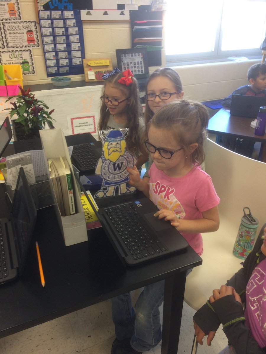 TEdging's tweet image. Take 3...Thank you Mrs. Capizanno and your 5th graders for helping us out with out with our cromebooks!💚 #D109Pride