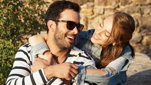 elbarnews's tweet photo. #MutlulukZamanı 'dan ilk resimler/ First stills from the movie (via hurriyet) 
#ElçinSangu #BarışArduç https://t.co/dCBMj00pWb