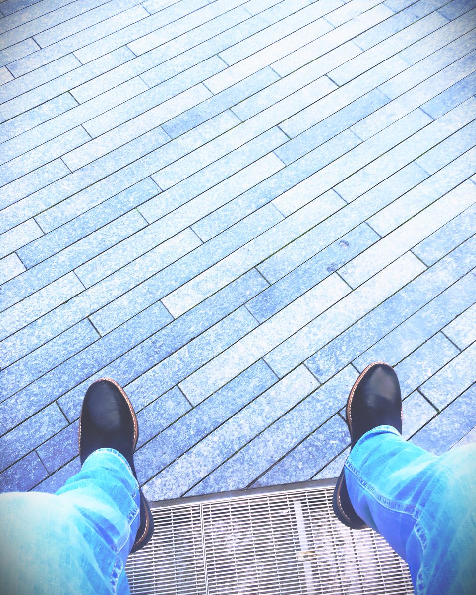 steve94brown's tweet photo. What it would look like if I could levitate! #magic #levitation #newshoes #stevenbrownmagician #stevenbrownmagic #london https://t.co/yx92zpj4qq